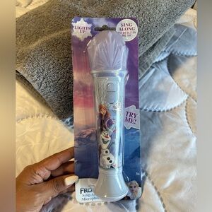 Disney frozen 2 microphone with lights